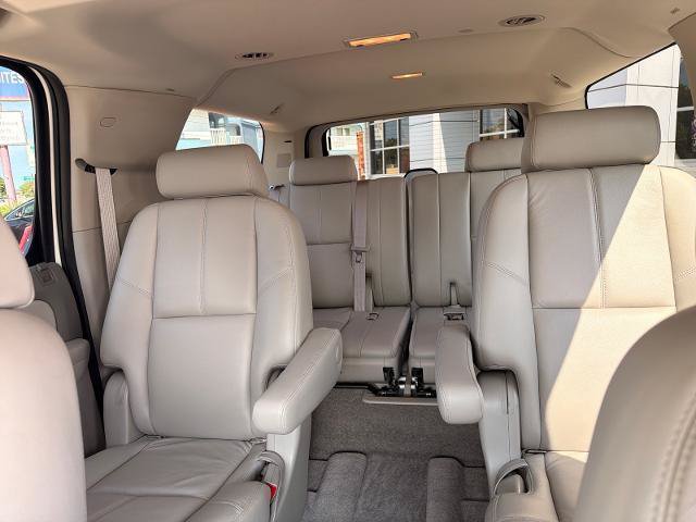 Used 2008 Chevrolet Suburban LTZ w/ LTZ Preferred Equipment Group AWD/4WD image 7