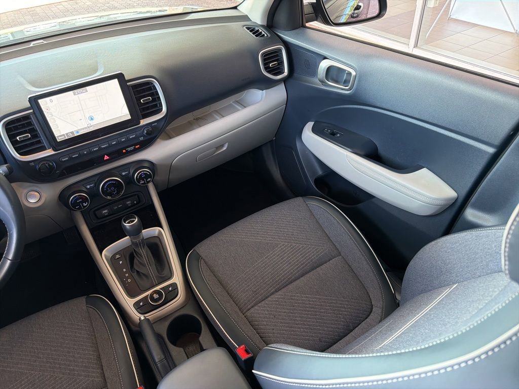 Used 2024 Hyundai Venue Limited FWD image 17