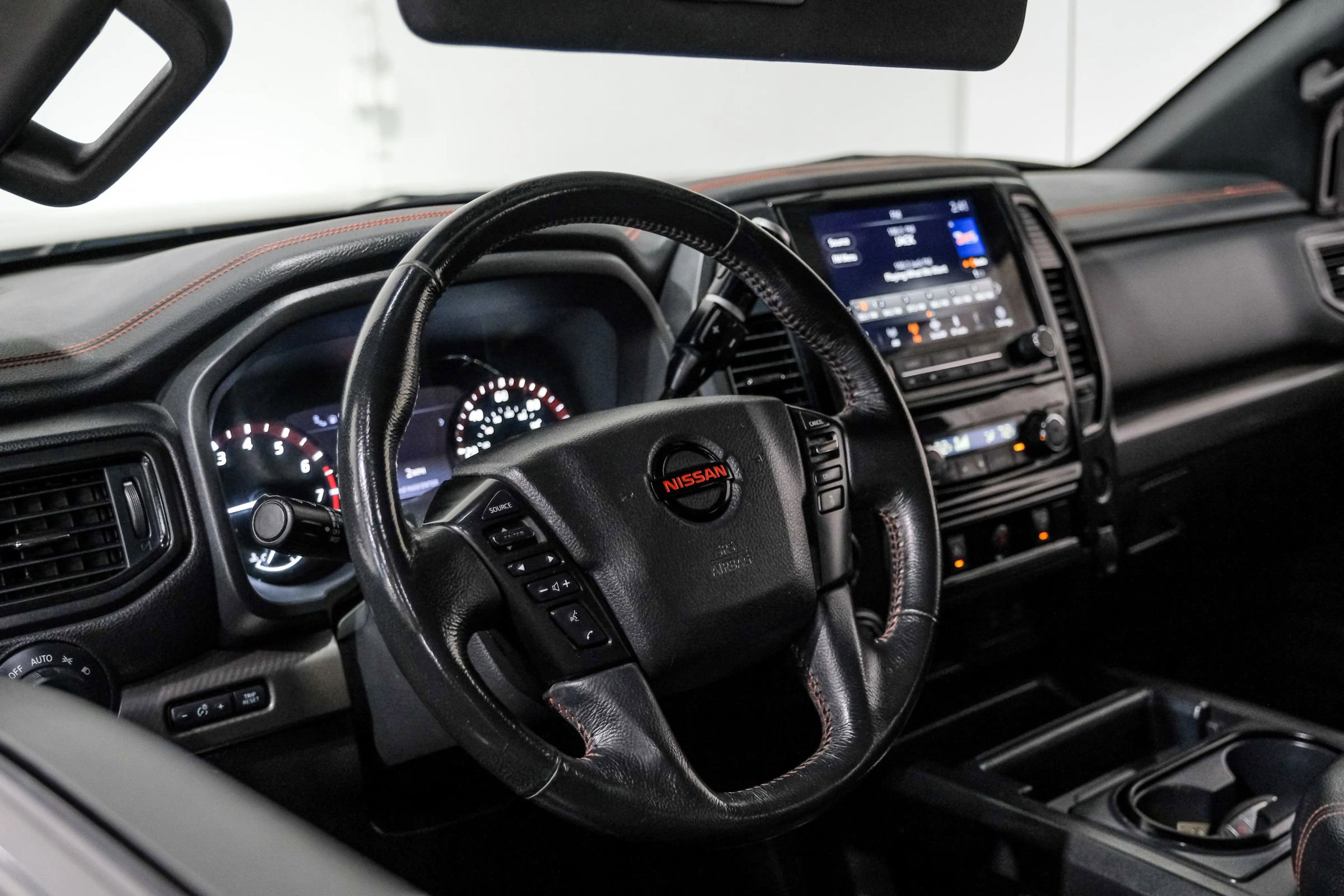 Used 2021 Nissan Titan PRO-4X w/ Off Road Protection Package image 19