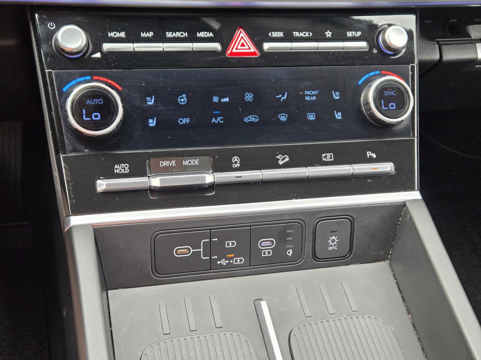 Used 2024 Hyundai Santa Fe Limited FWD image 25