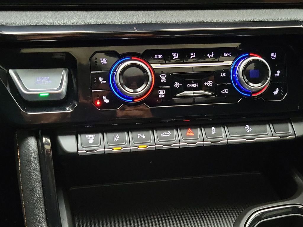 Certified 2025 GMC Sierra 2500 AT4 w/ AT4 Premium Plus Package image 15