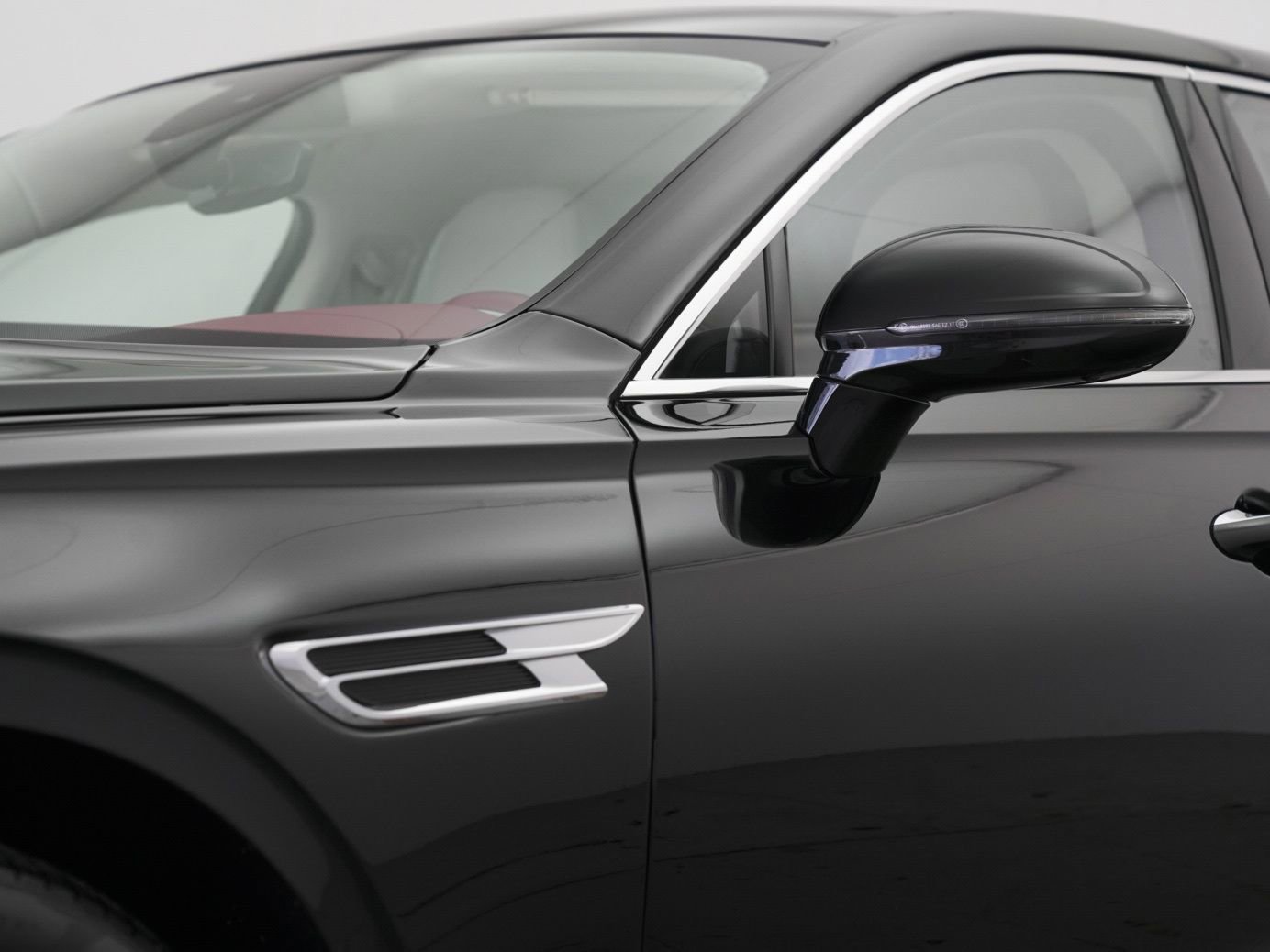 Used 2023 Bentley Flying Spur V8 image 38