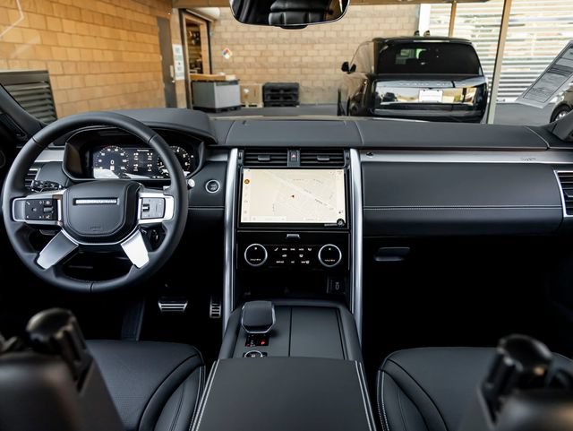 New 2026 Land Rover Discovery Limited Edition AWD/4WD image 22