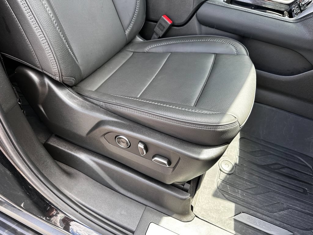Certified 2024 GMC Yukon Denali w/ LPO, Illumination Package AWD/4WD image 34