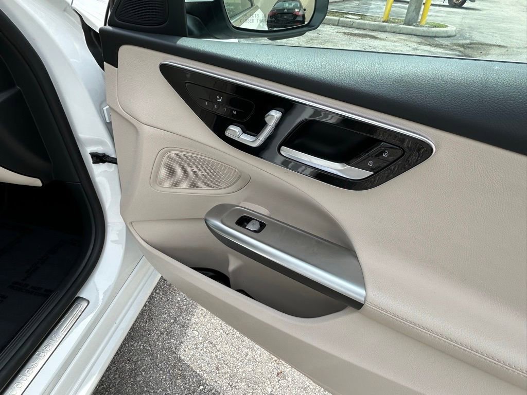 Used 2025 Mercedes-Benz C 300 4MATIC Sedan image 32
