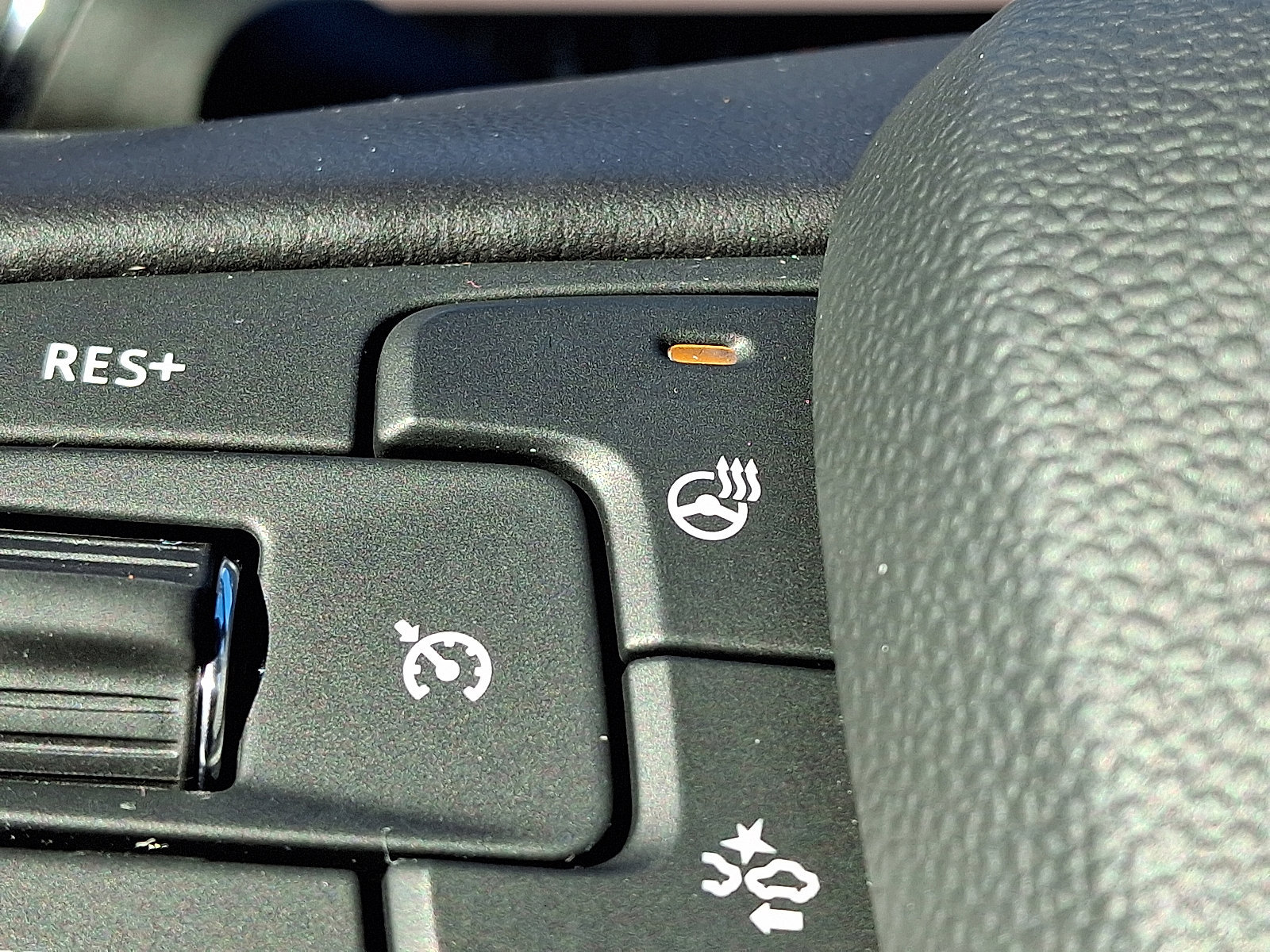 Used 2024 Cadillac XT4 Luxury w/ Cold Weather Package image 28