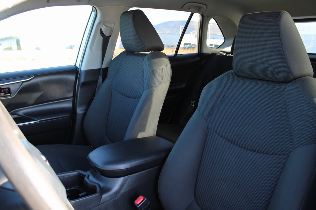 Used 2022 Toyota RAV4 LE image 15