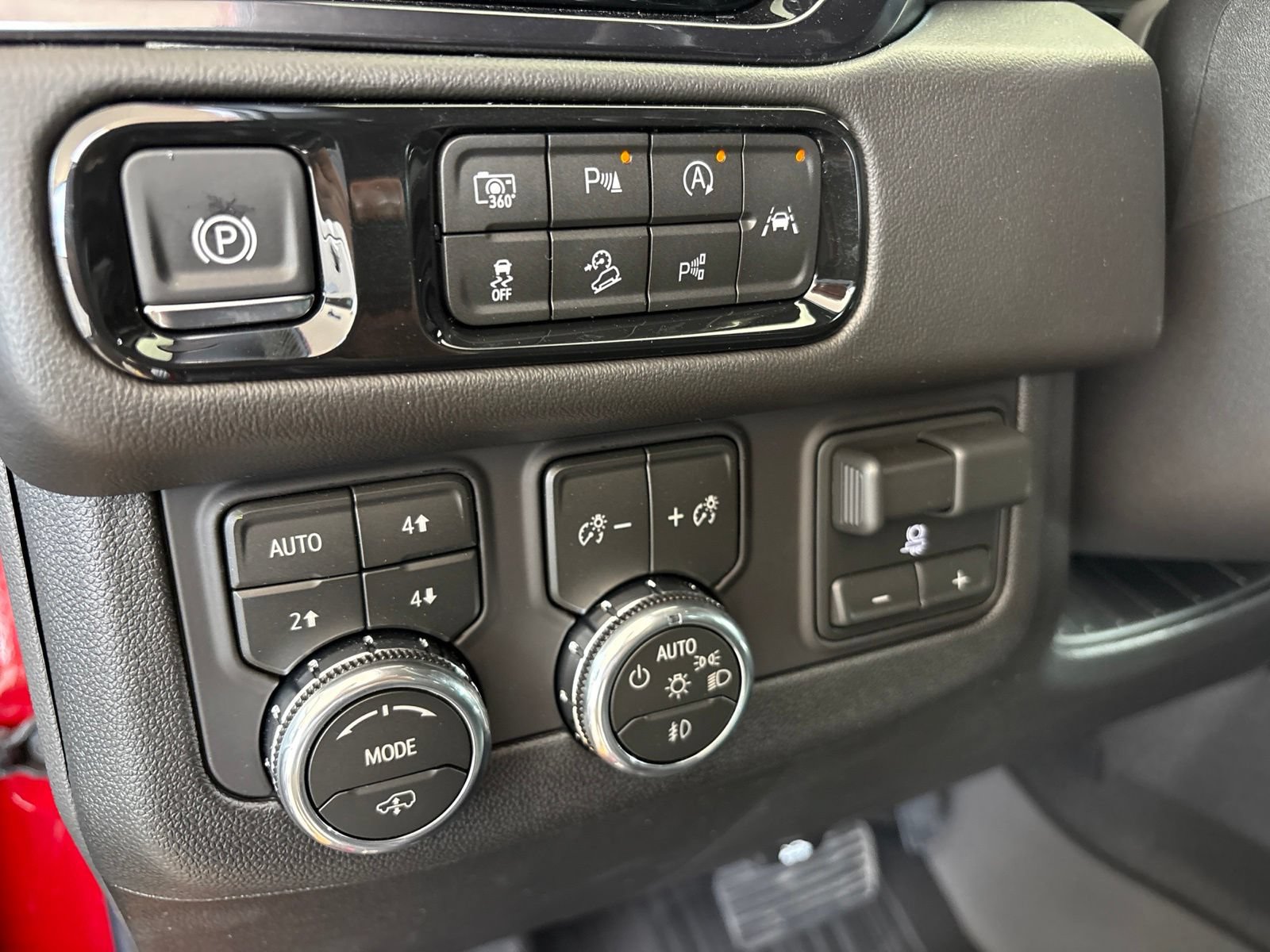 New 2026 GMC Yukon XL AT4 w/ AT4 Premium Plus Package AWD/4WD image 16