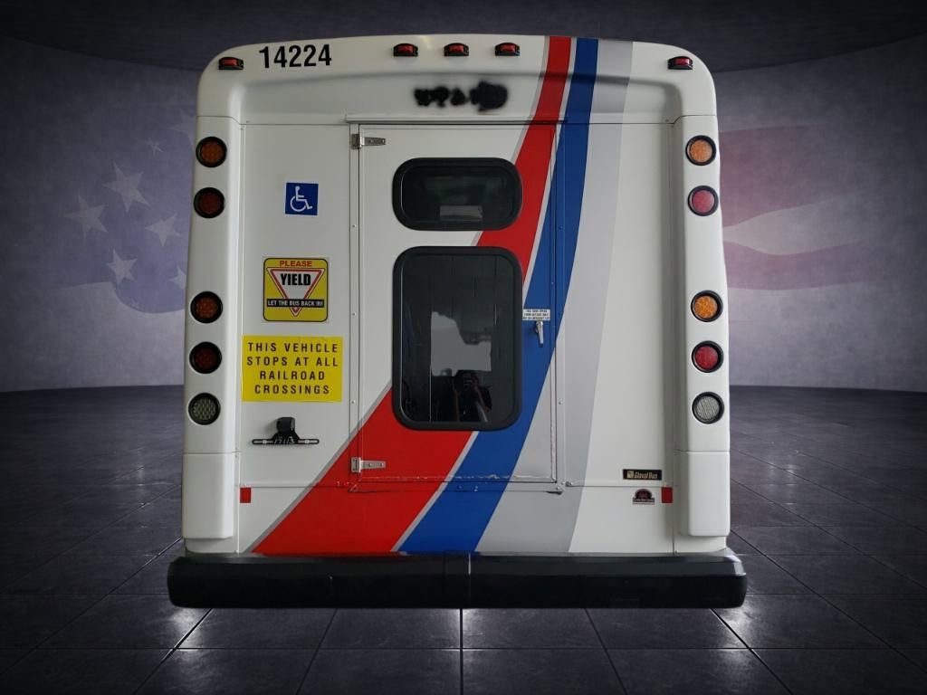 Used 2015 Chevrolet Express 4500 w/ Shuttle Bus Package RWD image 8