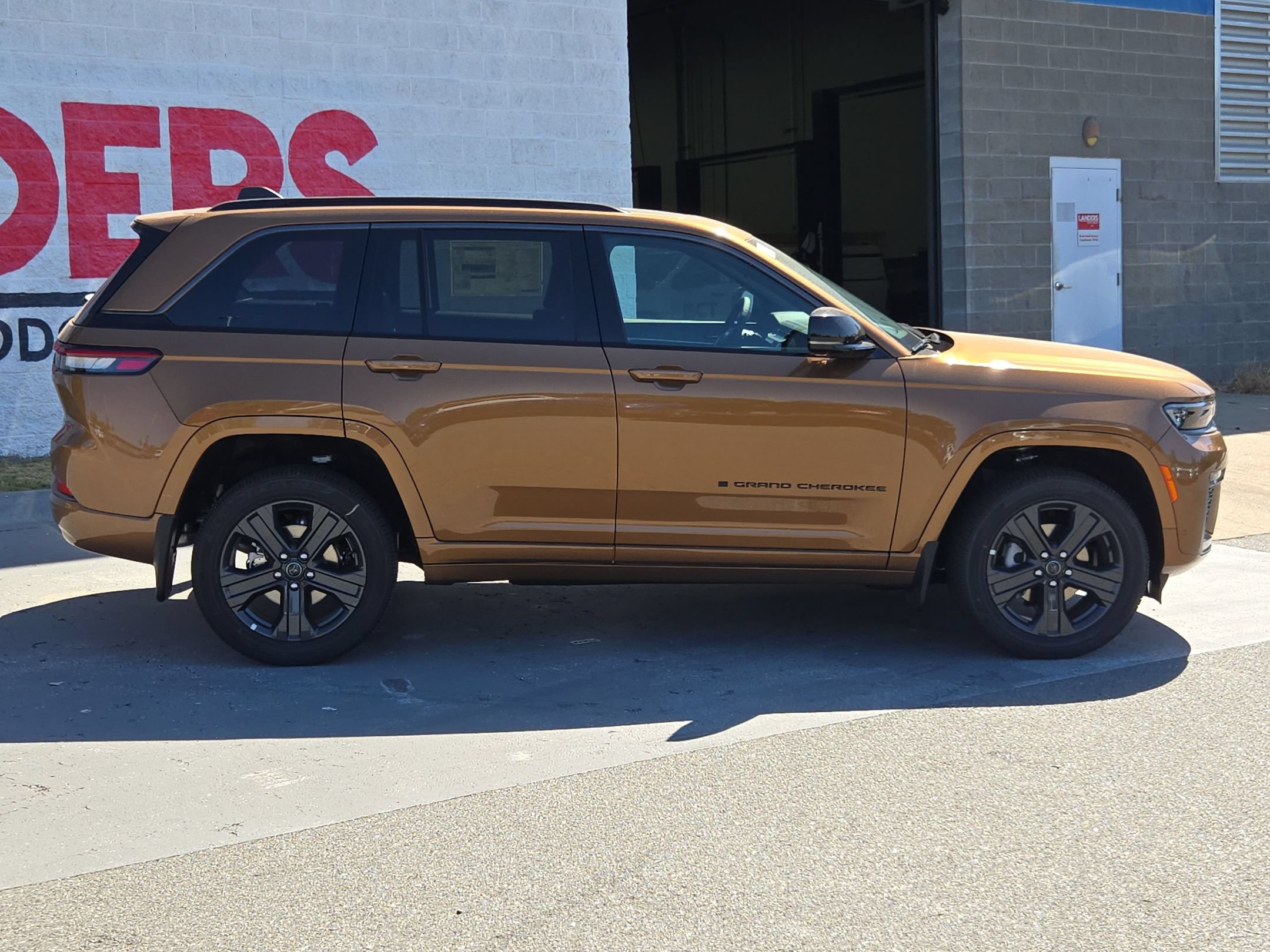 New 2027 Jeep Grand Cherokee Limited AWD/4WD image 8