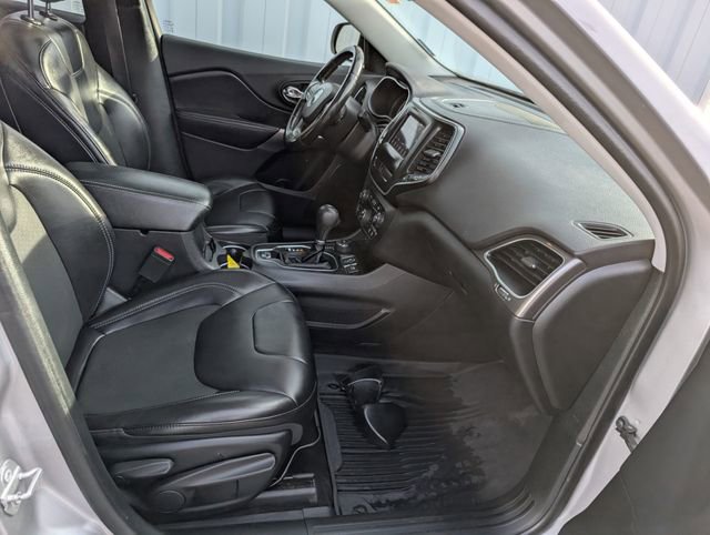 Used 2019 Jeep Cherokee Latitude Plus w/ Comfort/Convenience Group image 31