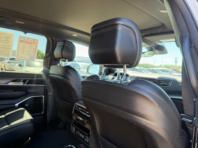 Used 2024 Jeep Wagoneer Series III w/ Premium Group I AWD/4WD image 52