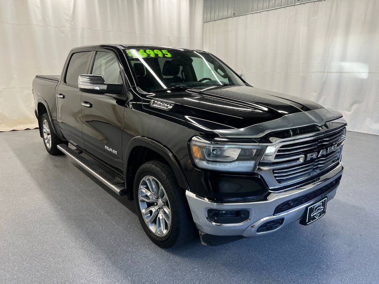Used 2019 RAM 1500 Laramie AWD/4WD image 3