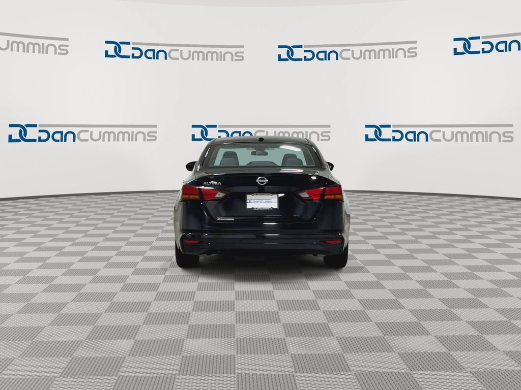 Used 2025 Nissan Altima 2.5 SV FWD image 7