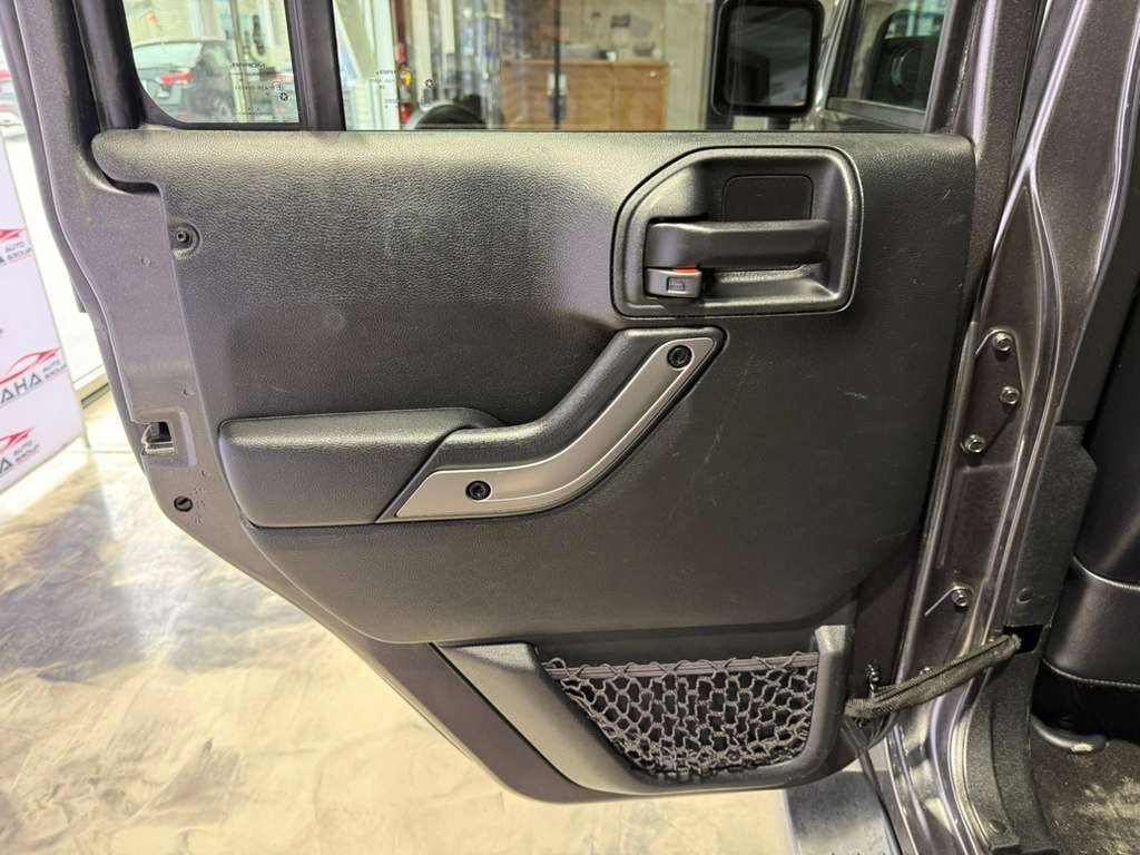 Used 2018 Jeep Wrangler Altitude image 31
