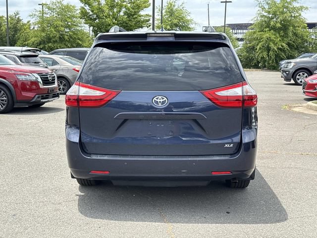 Used 2019 Toyota Sienna XLE w/ XLE Navigation Package FWD image 3