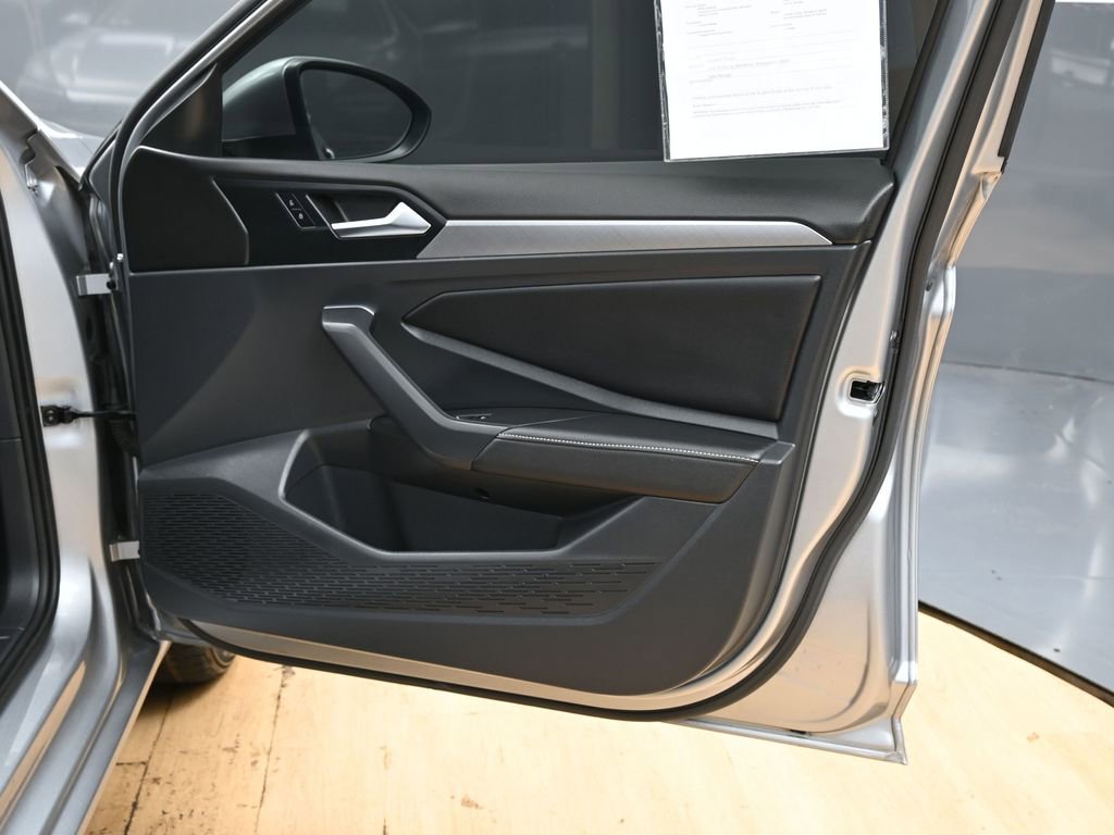 Used 2023 Volkswagen Jetta SE w/ Panoramic Sunroof Package image 35