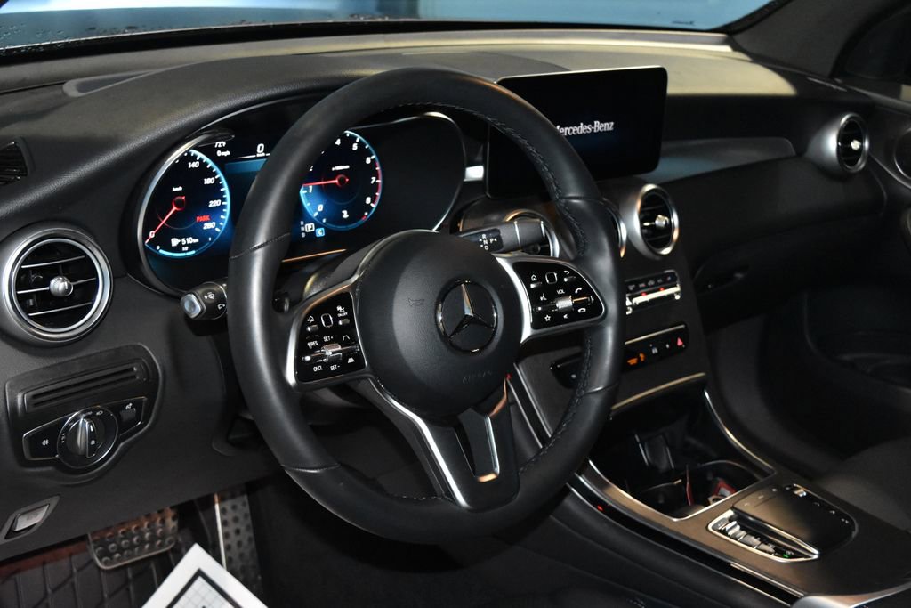Used 2022 Mercedes-Benz GLC 300 4MATIC image 2