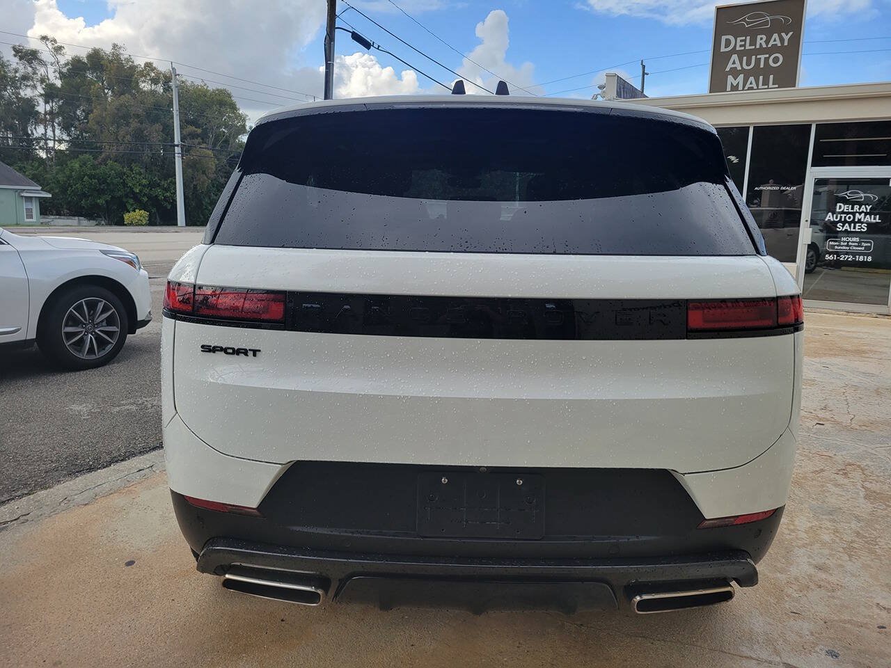 Used 2025 Land Rover Range Rover Sport SE AWD/4WD image 5