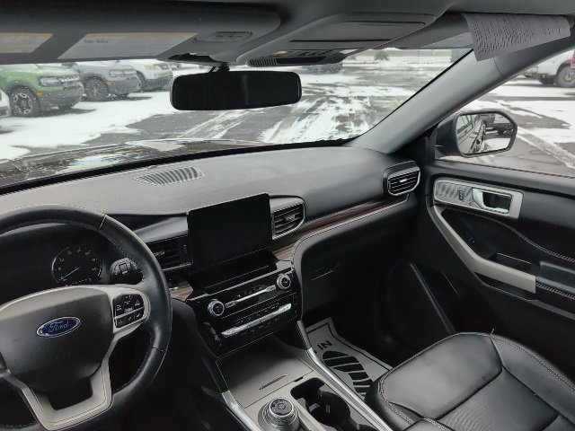 Used 2022 Ford Explorer Limited w/ Equipment Group 301A image 16
