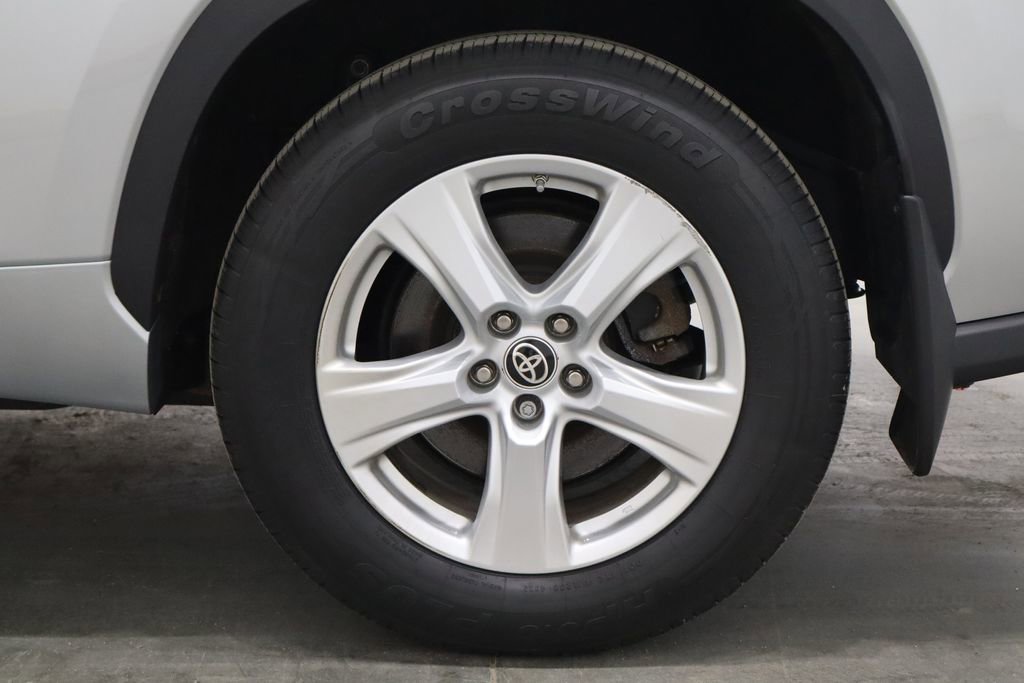 Used 2021 Toyota Highlander L image 40