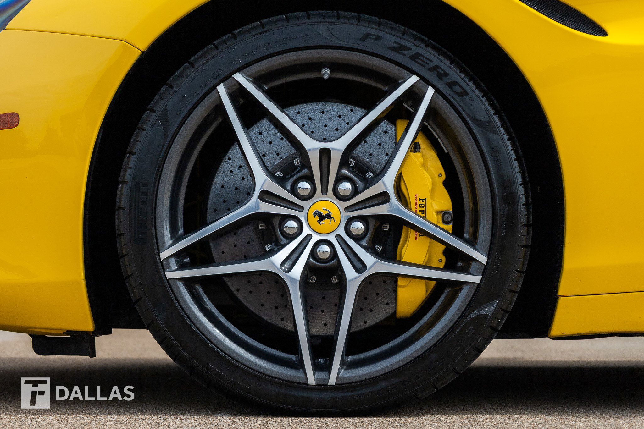 Used 2016 Ferrari California T RWD image 9