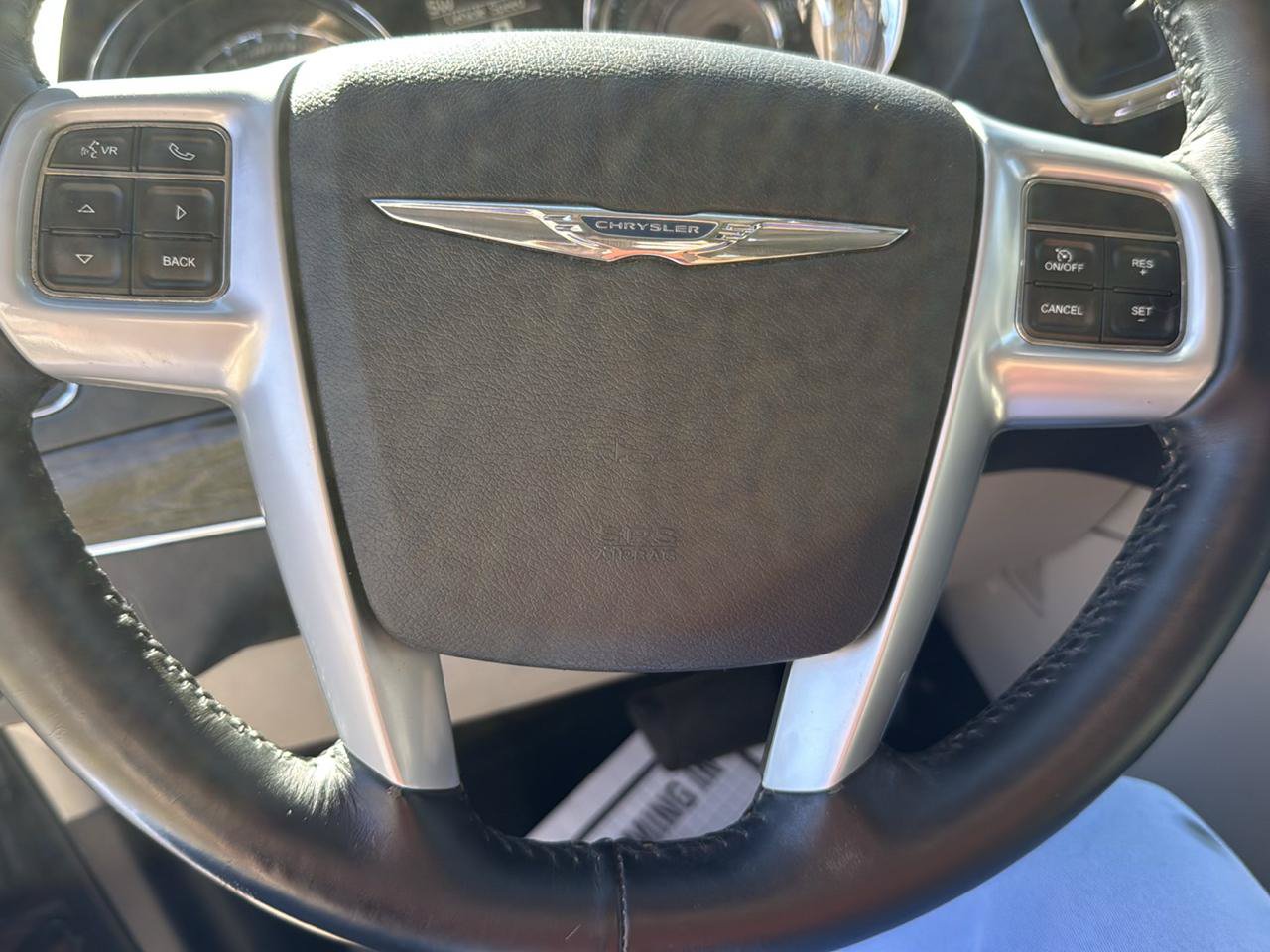 Used 2014 Chrysler Town & Country Touring-L FWD image 17