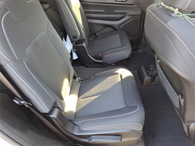 Used 2023 Jeep Grand Cherokee L Laredo image 24