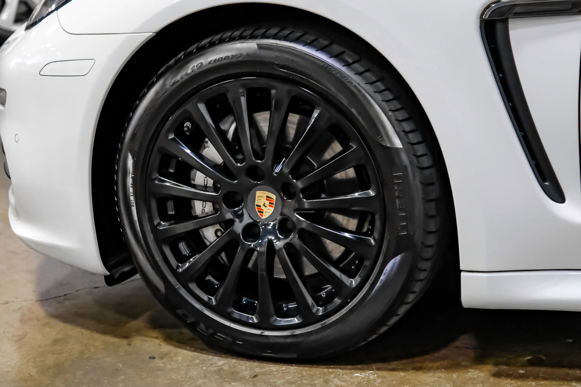 Used 2014 Porsche Panamera S image 36