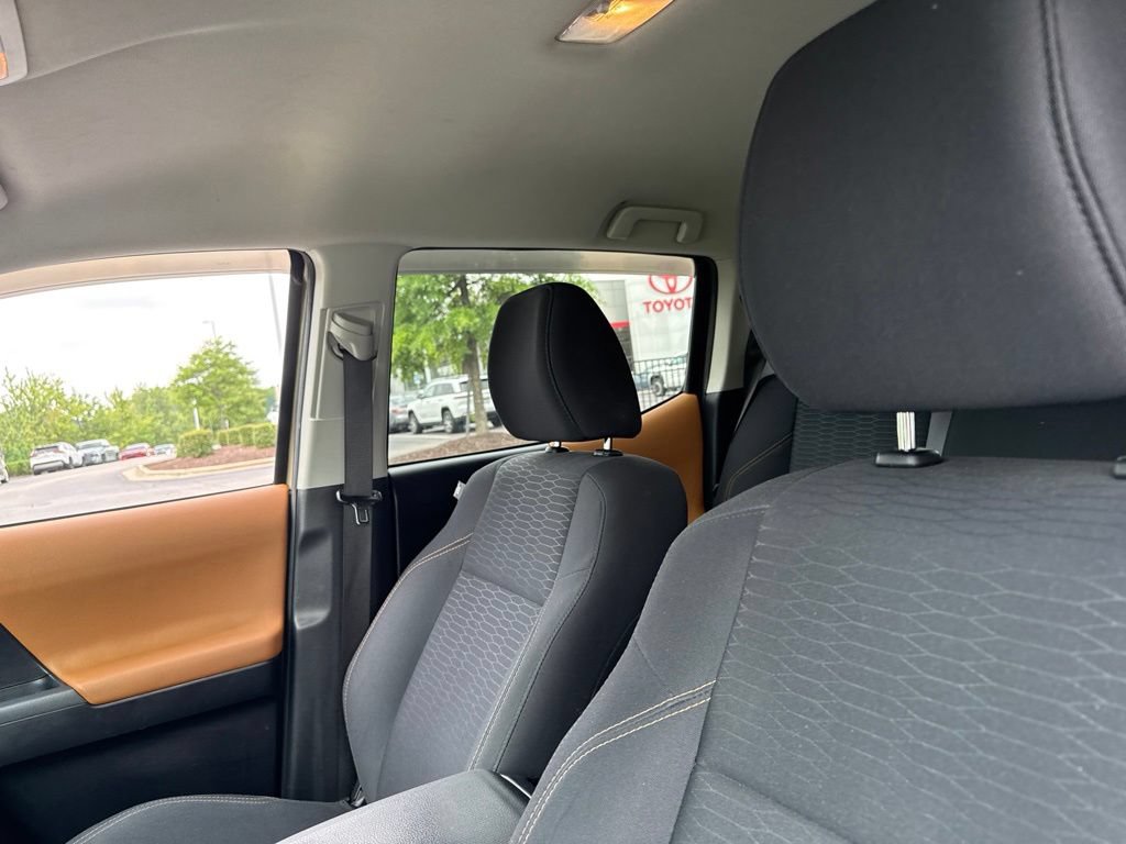 Used 2018 Toyota Tacoma SR5 RWD image 8