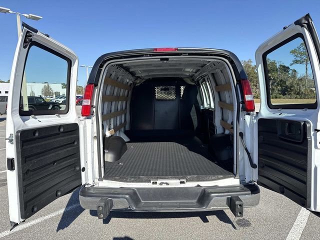 Used 2024 GMC Savana 2500 w/ Driver Convenience Package image 16