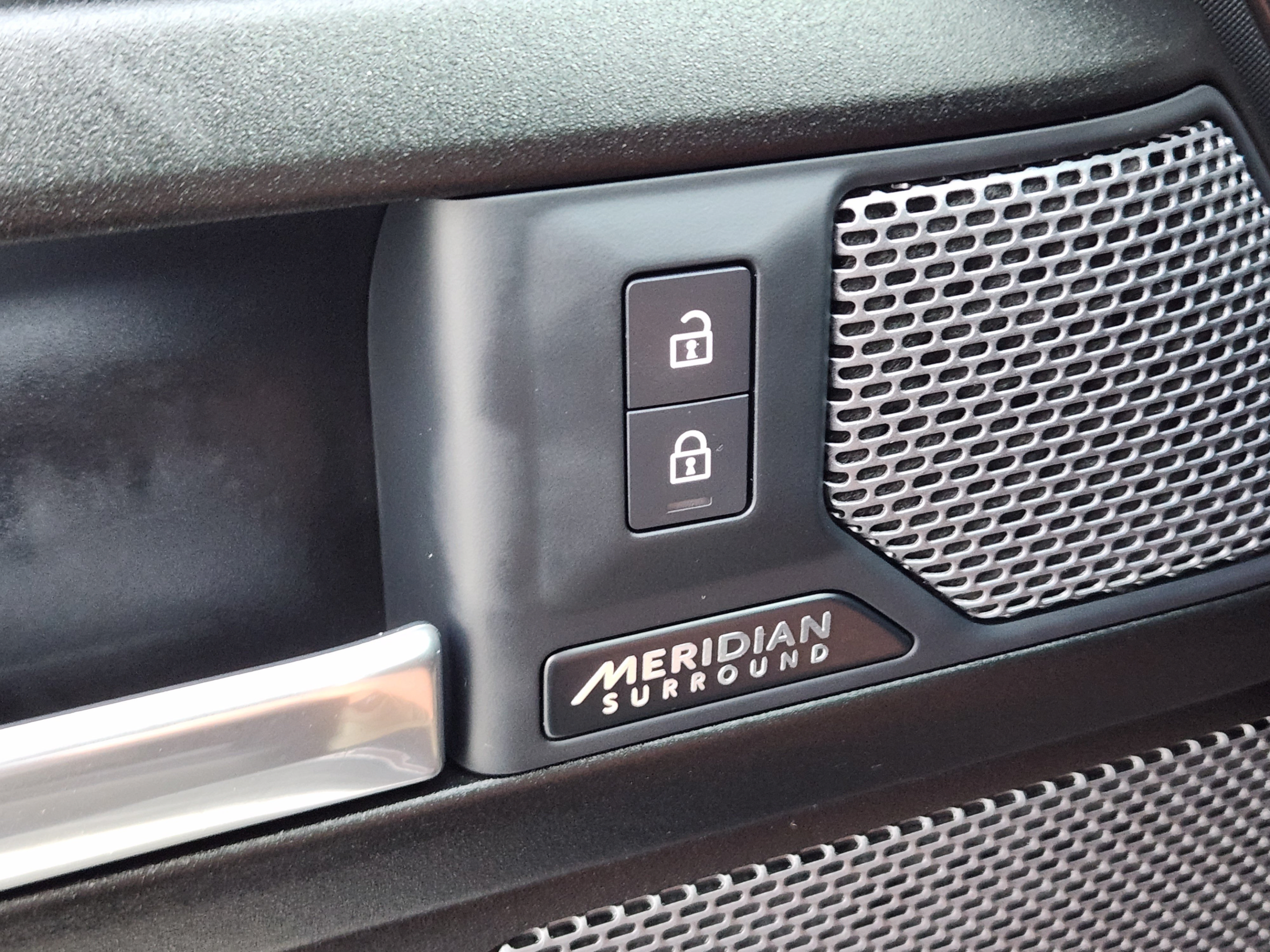 Certified 2023 Land Rover Defender 110 V8 AWD/4WD image 18
