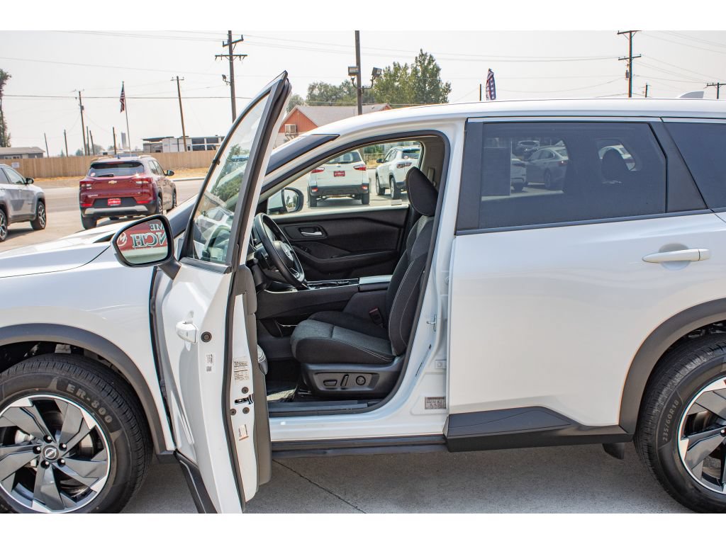 Used 2024 Nissan Rogue SV AWD/4WD image 26