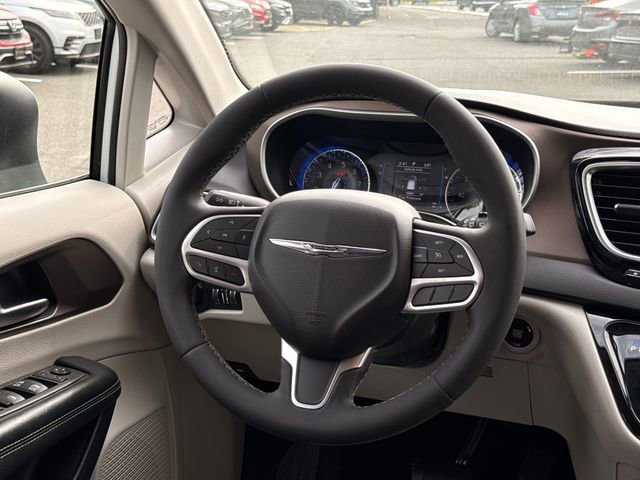 Used 2022 Chrysler Voyager LX FWD image 18