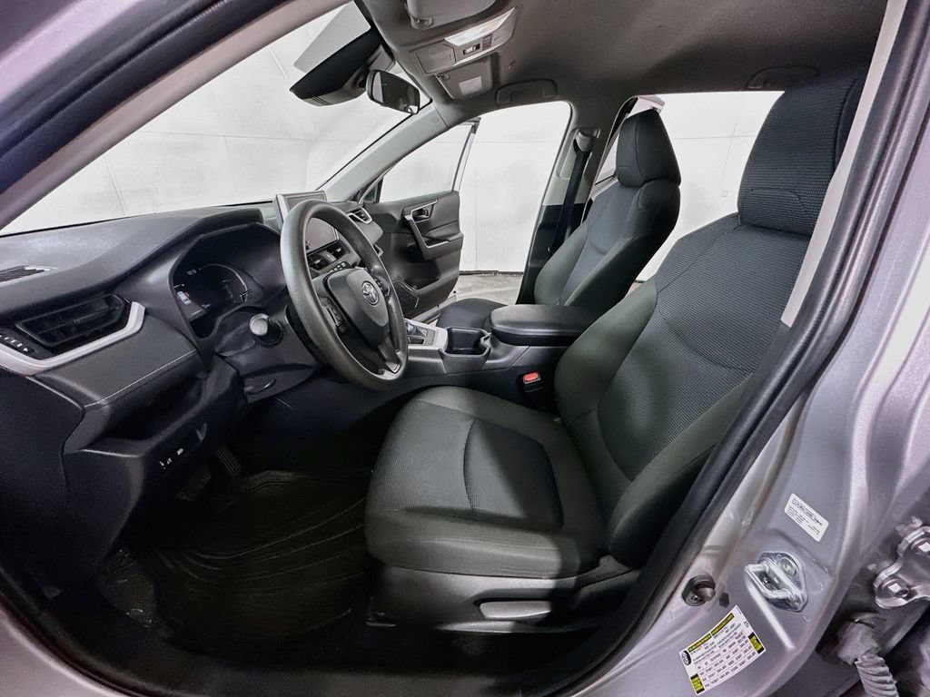 Used 2024 Toyota RAV4 LE AWD/4WD image 15