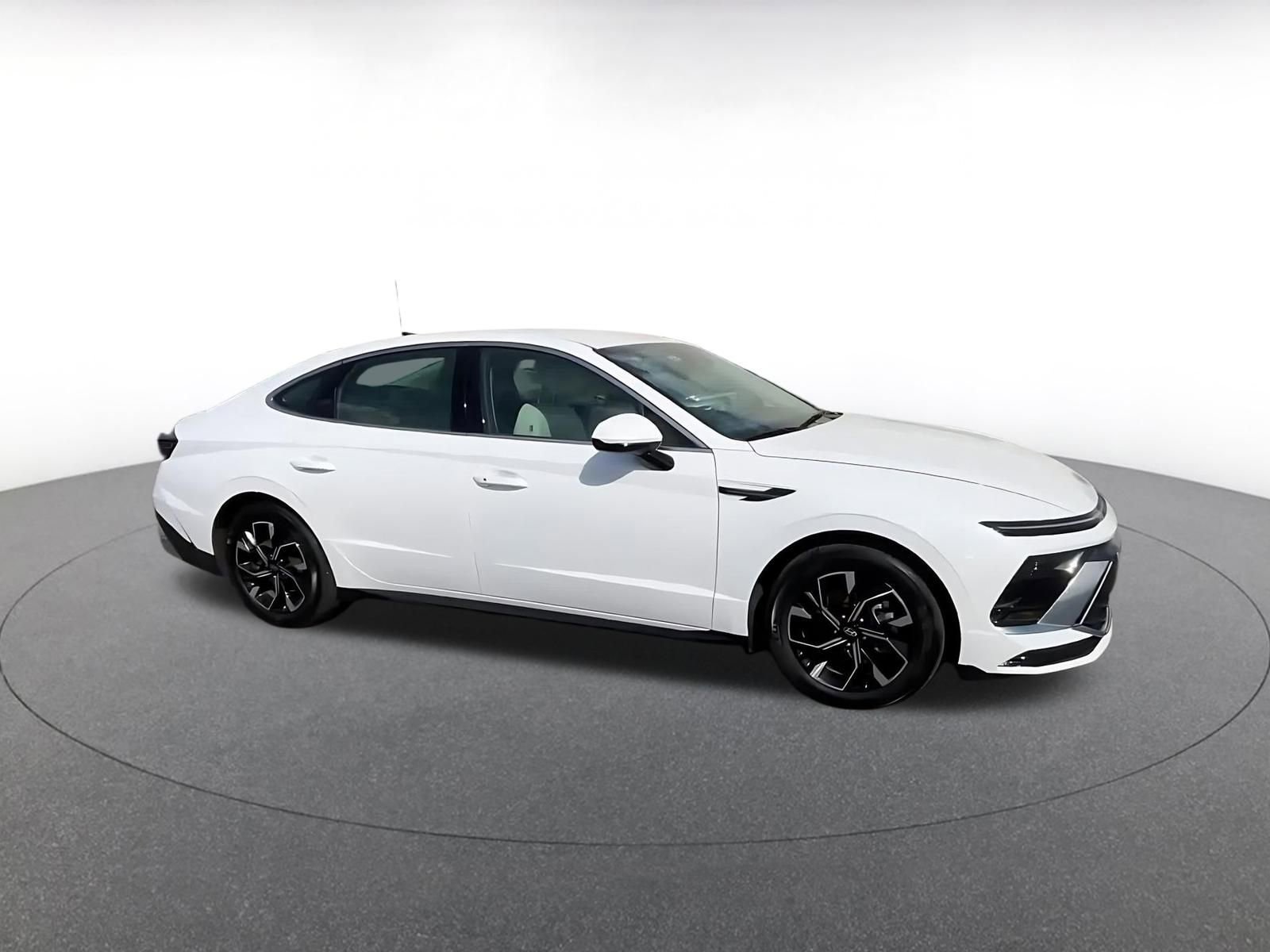 Used 2025 Hyundai Sonata SEL image 2