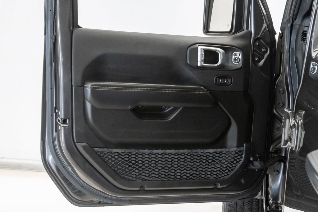 Used 2024 Jeep Wrangler Unlimited Sahara AWD/4WD image 8
