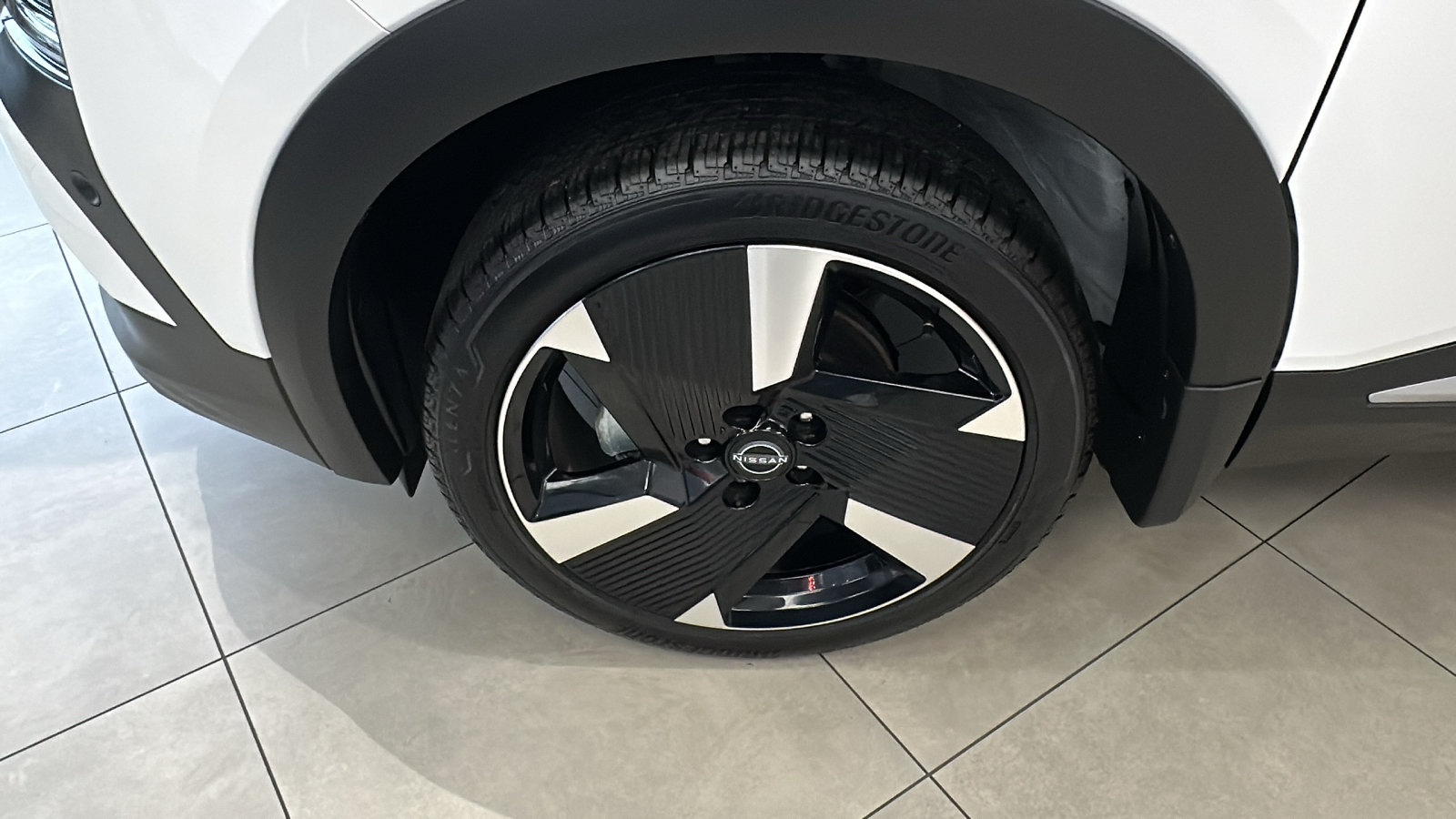 New 2025 Nissan Kicks SR w/ Illumination Package AWD/4WD image 6