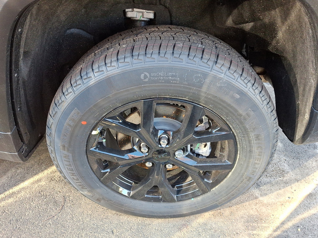 New 2026 Jeep Grand Cherokee Altitude image 3