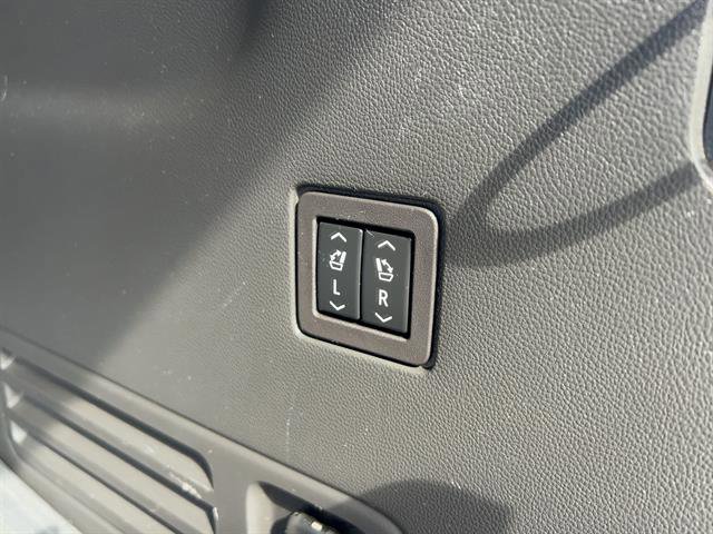 Used 2023 Chevrolet Traverse High Country image 10