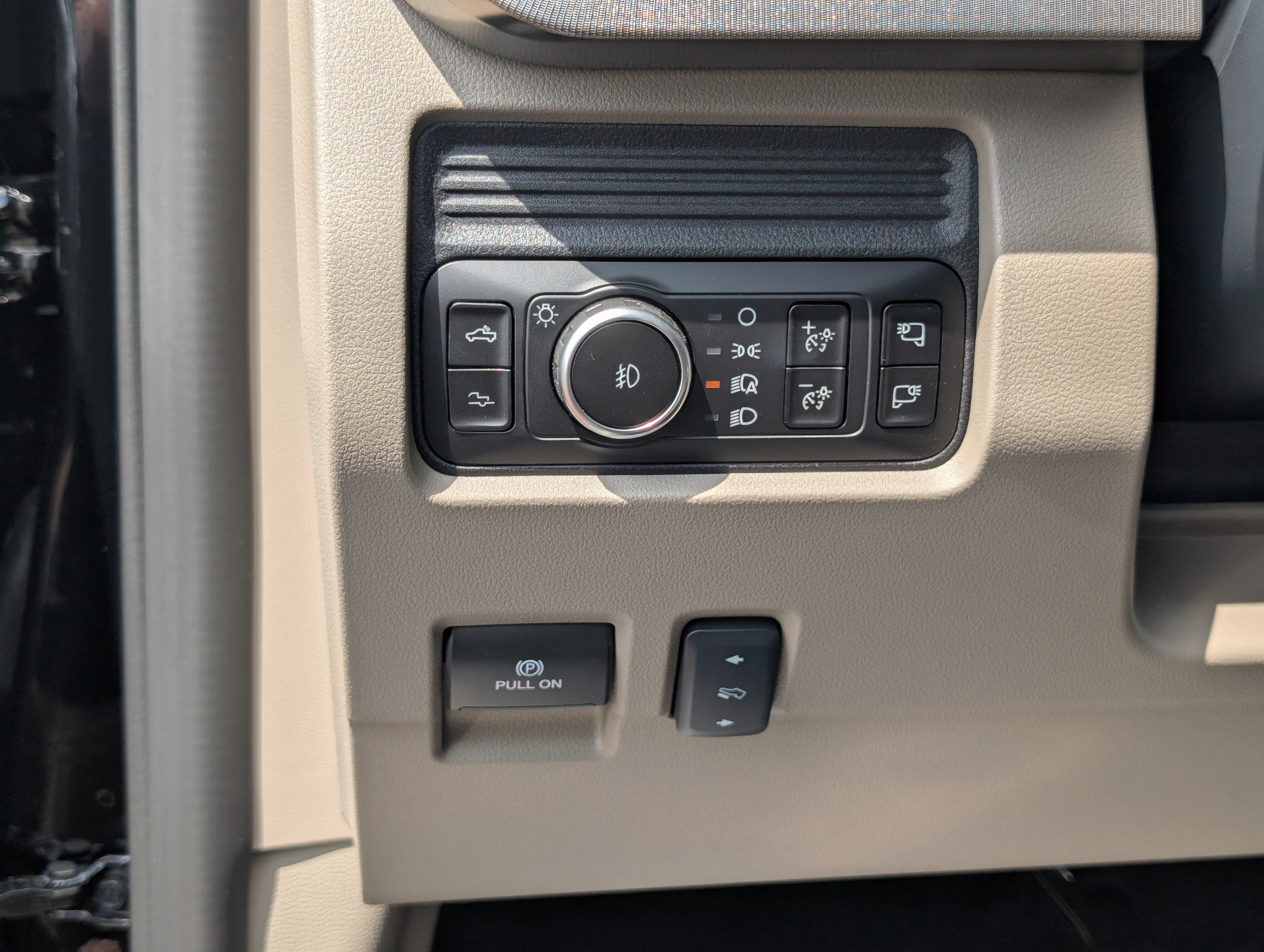 New 2026 Ford F250 Platinum w/ Platinum Plus Package AWD/4WD image 17
