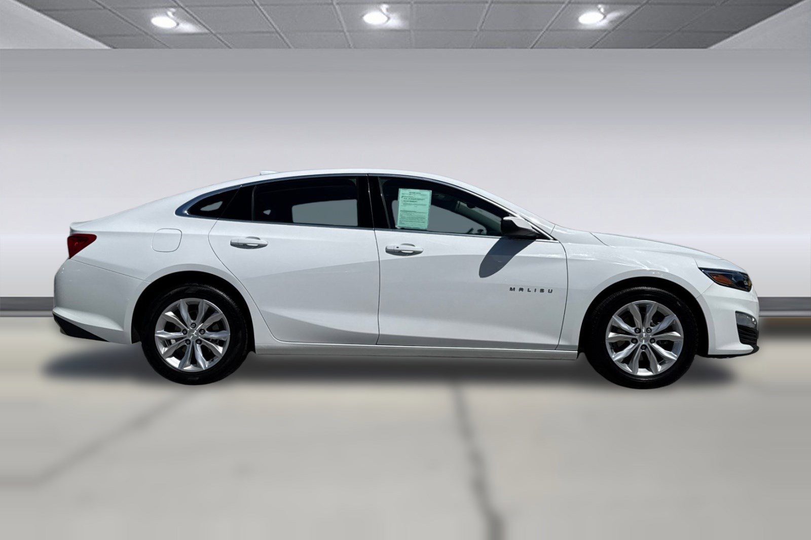 Used 2023 Chevrolet Malibu LT image 2