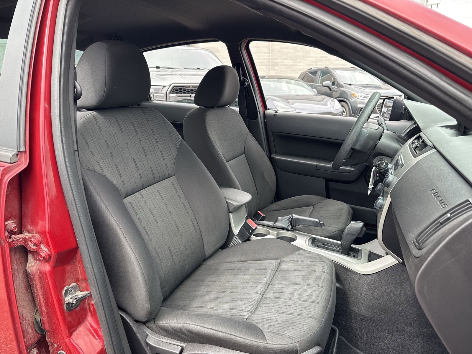 Used 2011 Ford Focus SE image 24