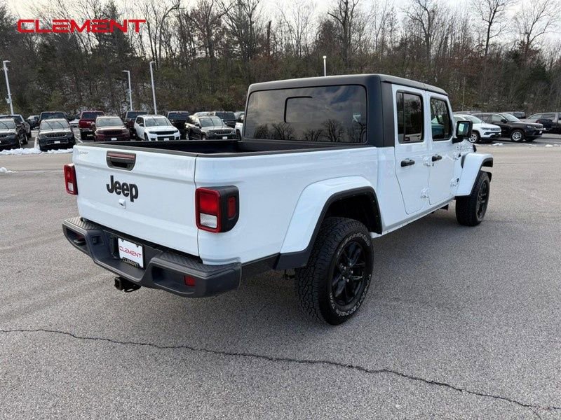 Used 2022 Jeep Gladiator Sport AWD/4WD image 9