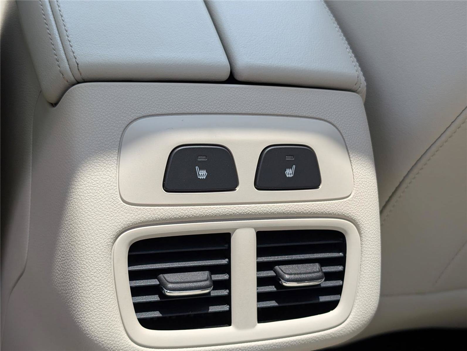 Used 2023 Buick Envision Avenir AWD/4WD image 17