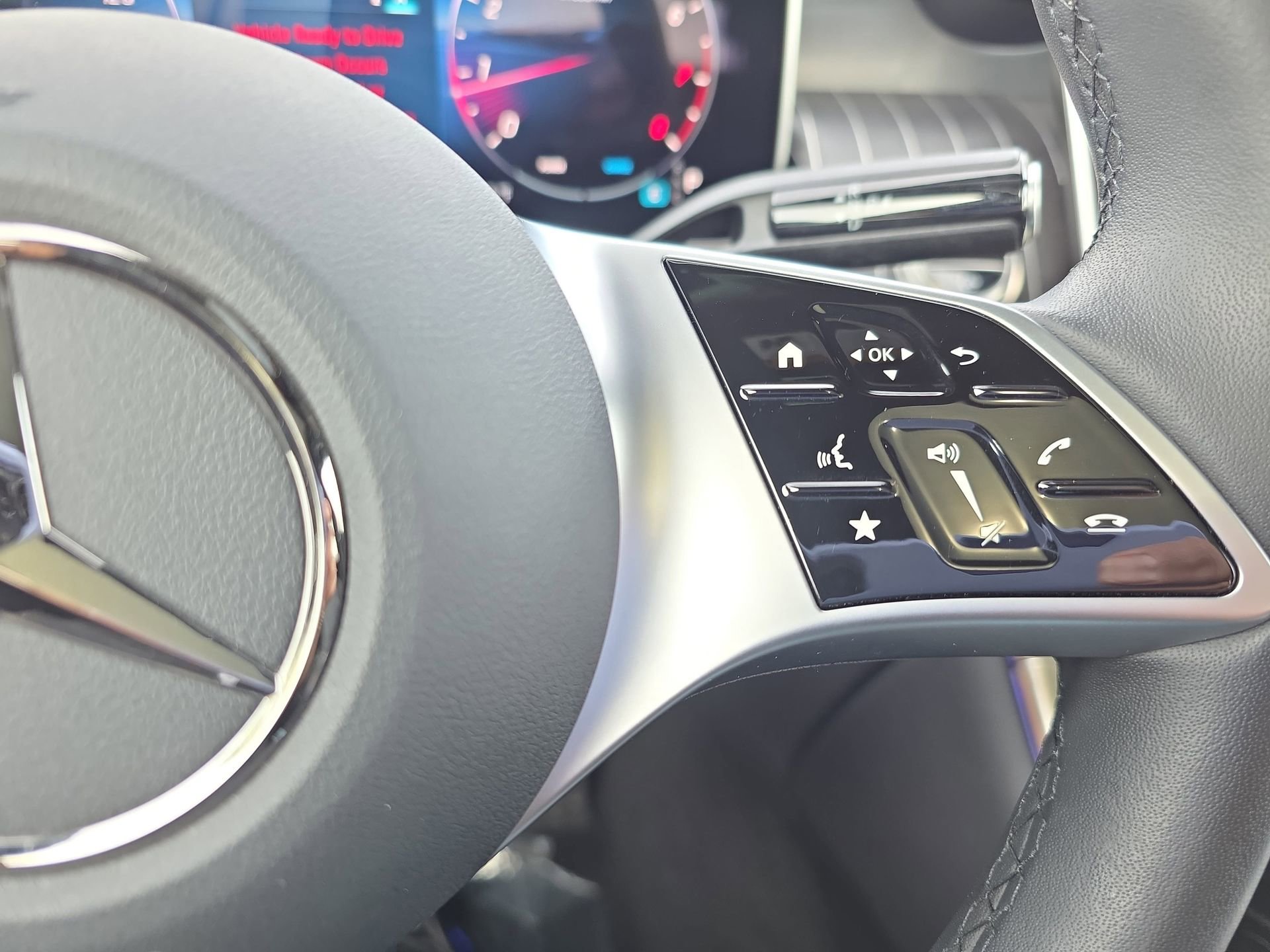 Used 2025 Mercedes-Benz GLC 300 4MATIC image 18