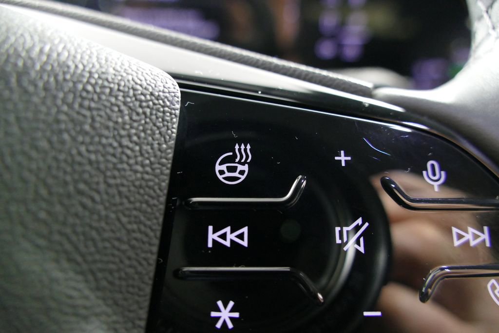 Certified 2025 Audi Q6 e-tron Premium w/ Convenience Package image 14