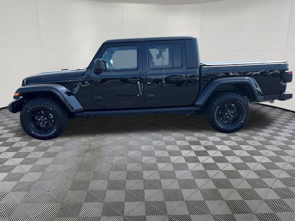 Used 2024 Jeep Gladiator Willys image 2