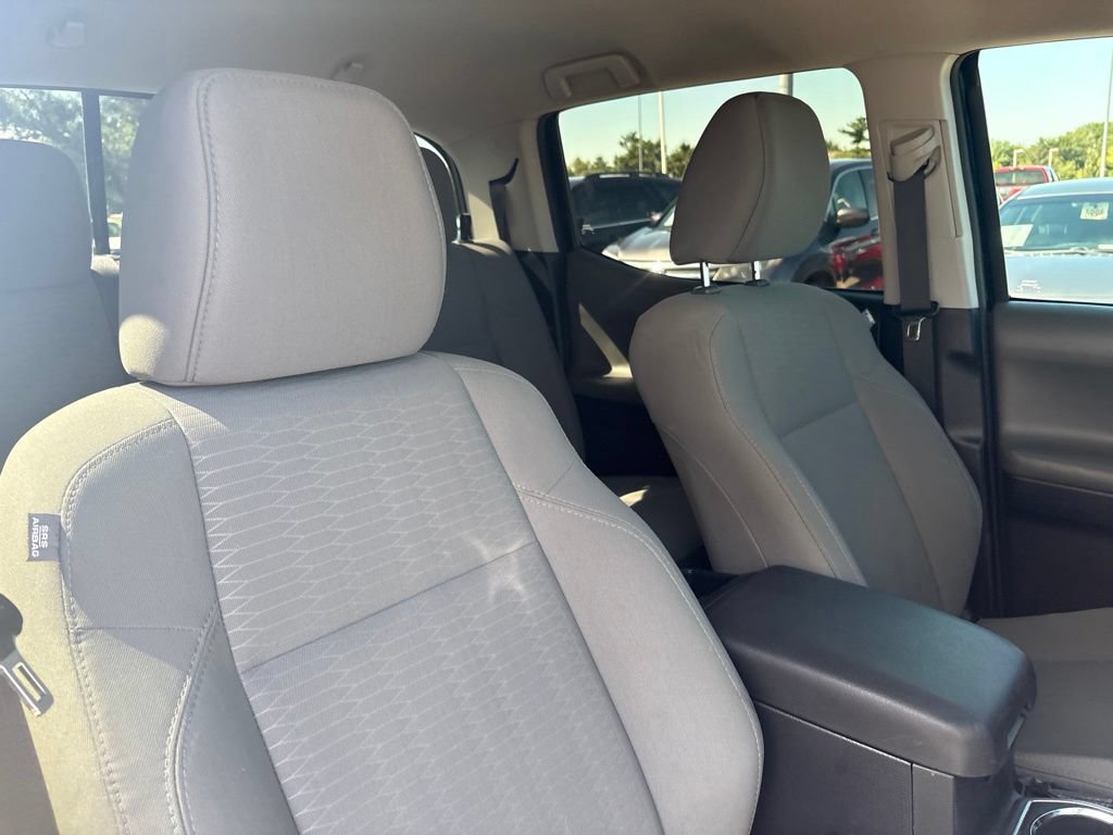 Used 2018 Toyota Tacoma SR5 AWD/4WD image 25