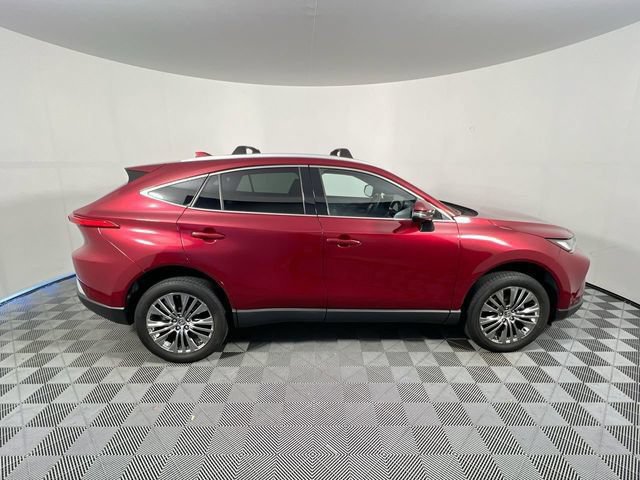 Used 2024 Toyota Venza XLE AWD/4WD image 2